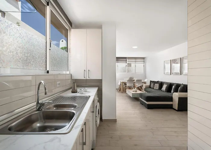 Dreams Holidays 아데제